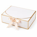 Scatola regalo 30 x 23 x 10 cm in cartone bianco e oro con nastro decorativo