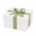 Scatola regalo 20 x 20 x 20 cm in cartone bianco con nastro verde salvia - confezione con coperchio