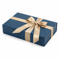 Scatola regalo 30 x 20 x 8 cm in cartone blu con nastro dorato - confezione elegante